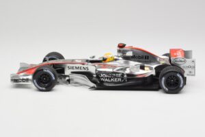 McLaren MP4-25 Mercedes #2 L. Hamilton Showcar 2010 Minichamps 1:18 110100006-R1 Metall — Bild 3 von 6