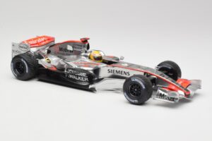 McLaren MP4-25 Mercedes #2 L. Hamilton Showcar 2010 Minichamps 1:18 110100006-R1 Metall — Bild 4 von 6
