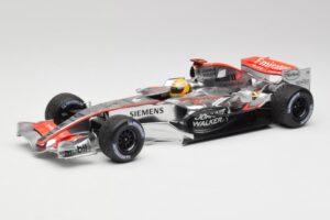 McLaren MP4-25 Mercedes #2 L. Hamilton Showcar 2010 Minichamps 1:18 110100006-R1 Metall