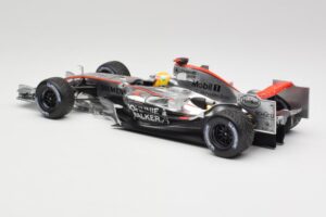 McLaren MP4-25 Mercedes #2 L. Hamilton Showcar 2010 Minichamps 1:18 110100006-R1 Metall — Bild 5 von 6