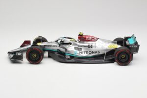 Mercedes AMG W13 E Performance Petronas #44 L. Hamilton Spanish GP 2022 Minichamps 1:18 110220044 Metall — Bild 3 von 7