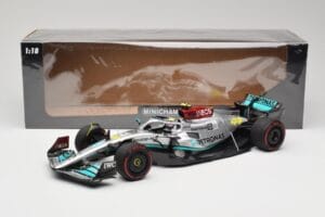 Mercedes AMG W13 E Performance Petronas #44 L. Hamilton Brazilian GP 2022 Minichamps 1:18 110222144 Resin — Bild 7 von 7