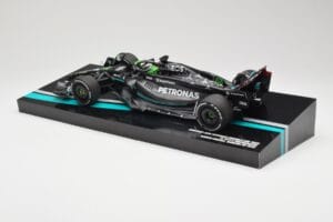 Mercedes AMG W14 E Performance Petronas #63 G. Russell Bahrain GP 2023 Minichamps 1:18 113230163 Resin — Bild 5 von 7