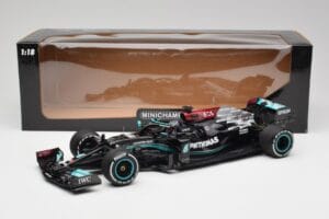 Mercedes AMG W12 #44 L. Hamilton Bahrain GP 2021 Minichamps 1:18 110210144 Metall — Bild 6 von 7