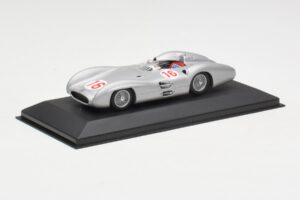 Mercedes W196 Streamliner #16 J.M. Fangio GP Italy Winner 1954 Minichamps 1:43 432543016 Metall — Bild 2 von 4