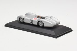 Mercedes W196 Streamliner #16 J.M. Fangio GP Italy Winner 1954 Minichamps 1:43 432543016 Metall — Bild 3 von 4