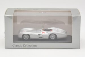 Mercedes W196 Streamliner #16 J.M. Fangio GP Italy Winner 1954 Minichamps 1:43 432543016 Metall — Bild 4 von 4