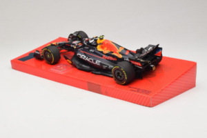 Red Bull Racing RB18 #1 M. Verstappen Oracle Winner Dutch GP 2022 Minichamps 1:18 113223501 Metall — Bild 5 von 7