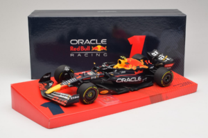 Red Bull Racing RB18 #1 M. Verstappen Oracle Winner Dutch GP 2022 Minichamps 1:18 113223501 Metall — Bild 7 von 7