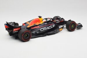 Oracle Red Bull Racing RB18 #1 M. Verstappen Winner Belgian GP 2022 Minichamps 1:18 110221401 Metall — Bild 2 von 7