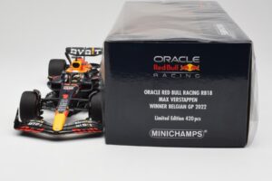 Oracle Red Bull Racing RB18 #1 M. Verstappen Winner Belgian GP 2022 Minichamps 1:18 110221401 Metall — Bild 6 von 7