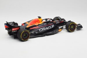 Oracle Red Bull Racing RB18 #1 M. Verstappen Winner Italian GP 2022 Minichamps 1:18 110221601 Metall — Bild 2 von 7