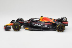 Oracle Red Bull Racing RB18 #1 M. Verstappen Winner Italian GP 2022 Minichamps 1:18 110221601 Metall — Bild 3 von 7