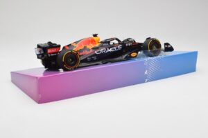Red Bull Racing RB18 #1 M. Verstappen Winner Miami GP 2022 Minichamps 1:18 113220501 Metall — Bild 3 von 7