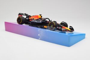 Red Bull Racing RB18 #1 M. Verstappen Winner Miami GP 2022 Minichamps 1:18 113220501 Metall — Bild 4 von 7