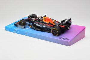 Red Bull Racing RB18 #1 M. Verstappen Winner Miami GP 2022 Minichamps 1:18 113220501 Metall — Bild 5 von 7