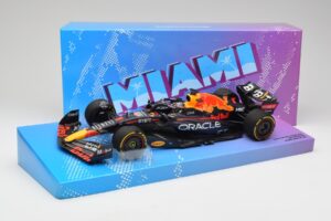 Red Bull Racing RB18 #1 M. Verstappen Winner Miami GP 2022 Minichamps 1:18 113220501 Metall — Bild 7 von 7
