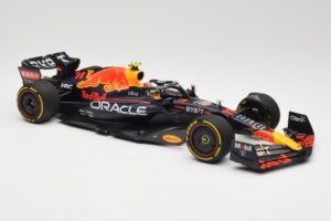 Oracle Red Bull Racing RB18 #11 S. Perez Saudi Arabian GP 2022 Minichamps 1:18 110220011 Metall — Bild 4 von 7