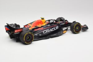 Oracle Red Bull Racing RB18 #11 S. Perez Abu Dhabi GP 2022 Minichamps 1:18 110222211 Metall — Bild 2 von 7