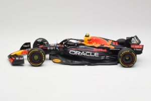 Oracle Red Bull Racing RB18 #11 S. Perez Abu Dhabi GP 2022 Minichamps 1:18 110222211 Metall — Bild 3 von 7