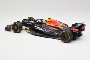 Oracle Red Bull Racing RB18 #11 S. Perez Abu Dhabi GP 2022 Minichamps 1:18 110222211 Metall — Bild 5 von 7
