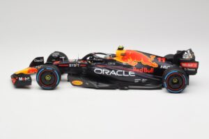 Oracle Red Bull Racing RB18 #11 S. Perez Monaco GP Winner Rain Tyre Version 2022 Minichamps 1:18 110222711 Metall — Bild 3 von 7