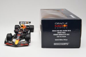 Oracle Red Bull Racing RB18 #11 S. Perez Monaco GP Winner Rain Tyre Version 2022 Minichamps 1:18 110222711 Metall — Bild 6 von 7