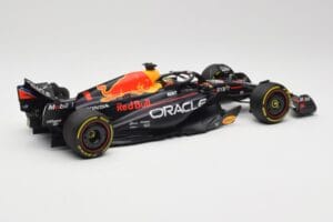 Oracle Red Bull Racing RB19 #1 M. Verstappen Winner Abu Dhabi GP 2023 Minichamps 1:18 110232301 Metall — Bild 2 von 7