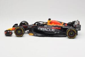 Oracle Red Bull Racing RB19 #1 M. Verstappen Winner Abu Dhabi GP 2023 Minichamps 1:18 110232301 Metall — Bild 3 von 7