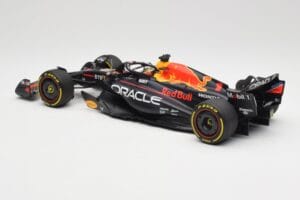 Oracle Red Bull Racing RB19 #1 M. Verstappen Winner Abu Dhabi GP 2023 Minichamps 1:18 110232301 Metall — Bild 5 von 7