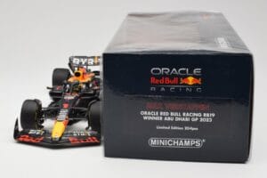 Oracle Red Bull Racing RB19 #1 M. Verstappen Winner Abu Dhabi GP 2023 Minichamps 1:18 110232301 Metall — Bild 6 von 7