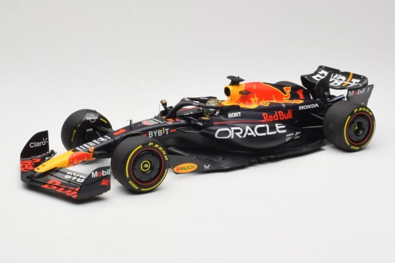 Oracle Red Bull Racing RB19 #1 M. Verstappen Winner Abu Dhabi GP 2023 Minichamps 1:18 110232301 Metall