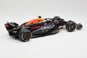 Oracle Red Bull Racing RB20 #1 M. Verstappen Winner Bahrain GP 2024 Minichamps 1:18 110240101 Metall — Bild 2 von 7