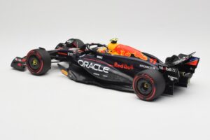 Red Bull Racing RB20 #11 S. Perez Bahrain GP 2024 Minichamps 1:18 110240111 Metall — Bild 5 von 7