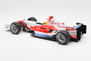 Panasonic Toyota Racing TF106 #8 R. Schumacher F1 2006 Minichamps 1:18 100060007 Metall — Bild 5 von 6