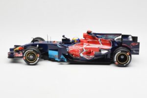 Red Bull Racing RB6 #6 M. Webber F1 Showcar 2010 Minichamps 1:18 150100076 Metall — Bild 3 von 6