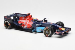 Red Bull Racing RB6 #6 M. Webber F1 Showcar 2010 Minichamps 1:18 150100076 Metall — Bild 4 von 6