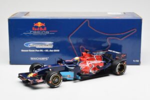 Red Bull Racing RB6 #6 M. Webber F1 Showcar 2010 Minichamps 1:18 150100076 Metall — Bild 6 von 6
