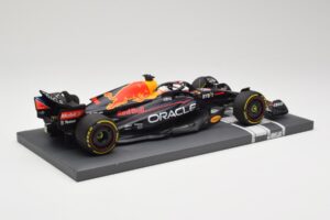 Oracle Red Bull Racing RB18 #33 M. Verstappen Belgian GP 2022 Minichamps 1:18 113221401 Resin — Bild 3 von 7