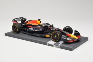 Oracle Red Bull Racing RB18 #33 M. Verstappen Belgian GP 2022 Minichamps 1:18 113221401 Resin — Bild 4 von 7