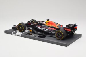 Oracle Red Bull Racing RB18 #33 M. Verstappen Belgian GP 2022 Minichamps 1:18 113221401 Resin — Bild 5 von 7
