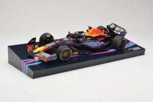 Oracle Red Bull Racing RB19 #33 M. Verstappen Miami GP 2023 Case Edition Minichamps 1:18 113233501 Resin — Bild 2 von 7