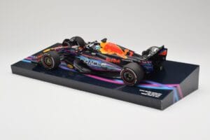 Oracle Red Bull Racing RB19 #33 M. Verstappen Miami GP 2023 Case Edition Minichamps 1:18 113233501 Resin — Bild 5 von 7