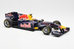 Red Bull Racing RB7 #2 M. Webber Showcar F1 2011 Minichamps 1:18 110110072 Metall — Bild 4 von 6