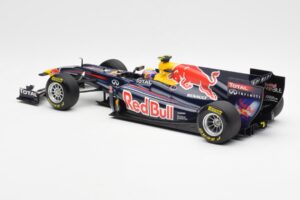Red Bull Racing RB7 #2 M. Webber Showcar F1 2011 Minichamps 1:18 110110072 Metall — Bild 5 von 6