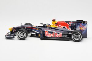 Red Bull Racing Renault RB5 #5 S. Vettel Showcar 2010 Minichamps 1:18 153100175 Metall — Bild 3 von 6