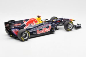 Red Bull Racing Renault RB6 #5 S. Vettel F1 World Champion 2010 Minichamps 1:18 110100005 Metall — Bild 2 von 6