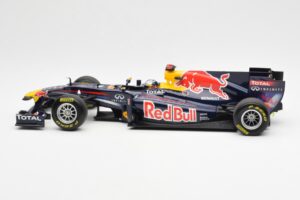 Red Bull Racing Renault RB7 #1 S. Vettel F1 World Champion Showcar 2011 Minichamps 1:18 113110271 Metall — Bild 3 von 6