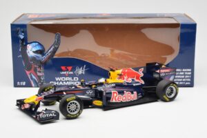 Red Bull Racing Renault RB7 #1 S. Vettel F1 World Champion Showcar 2011 Minichamps 1:18 113110271 Metall — Bild 6 von 6