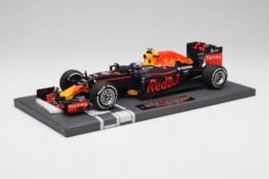 Red Bull RB12 #33 M. Verstappen Spain GP Winner 2016 Minichamps 1:18 117160333 Metall — Bild 2 von 7